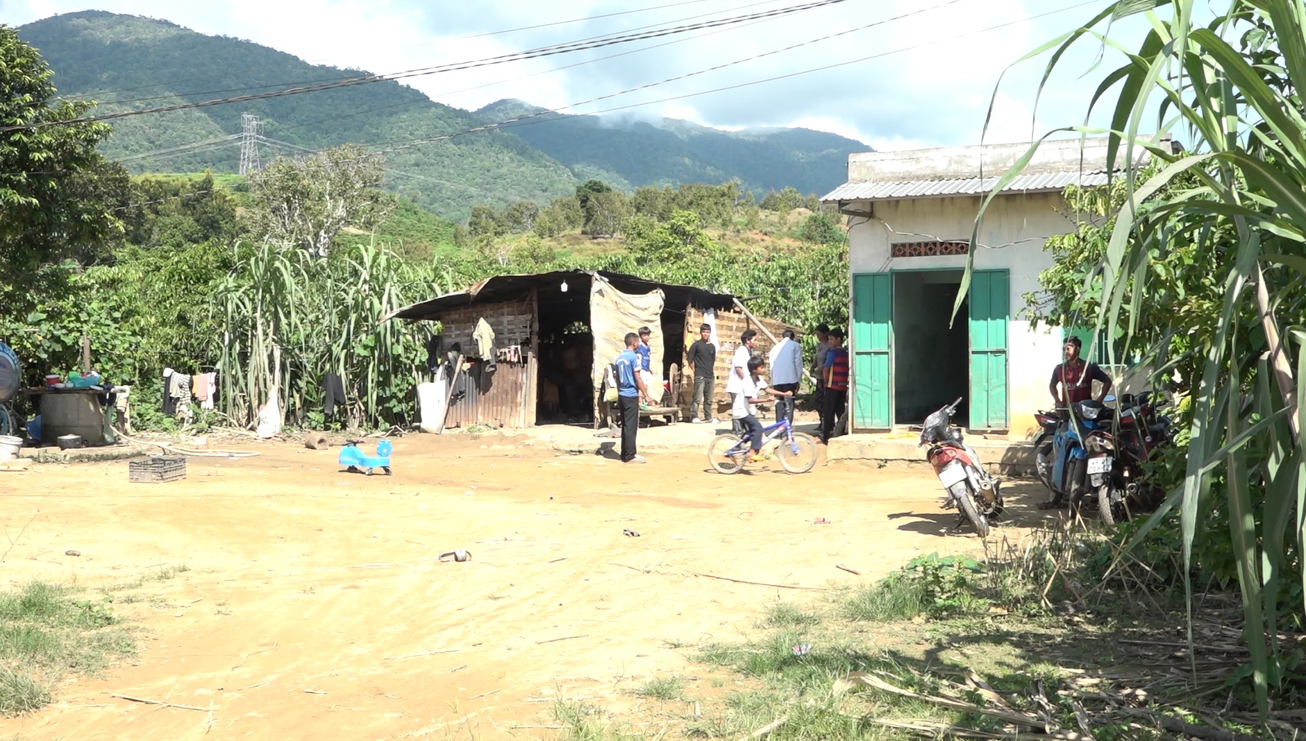Giảm nghèo ở Lâm Đồng: Hỗ trợ cung cấp nước sạch, đất ở cho hàng ngàn người dân khó khăn - Ảnh 1.