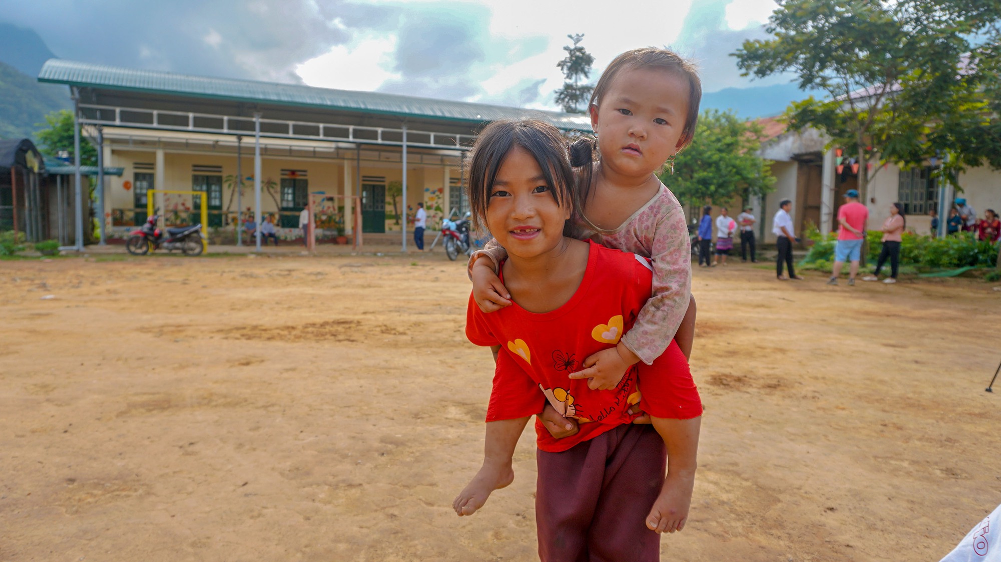 Niềm vui ngày hè của những đứa trẻ vùng cao Lào Cai - Ảnh 11.