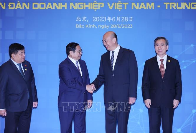 Việt Nam kêu gọi Trung Quốc đầu tư các công trình hạ tầng chiến lược như đường sắt, đường bộ cao tốc - Ảnh 1.