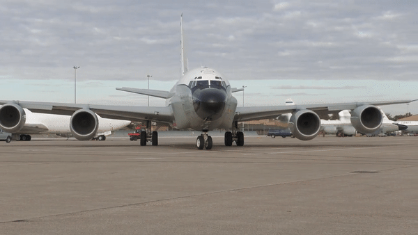 Trinh sát cơ khổng lồ RC-135 Anh quay đầu ngay khi gặp Su-27 Nga trên Biển Đen - Ảnh 4.