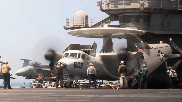 &quot;Mắt thần&quot; E-2 Hawkeye trên tàu sân bay của Mỹ lợi hại thế nào? - Ảnh 6.