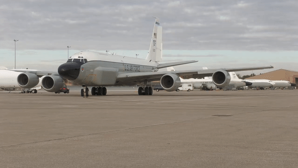 Trinh sát cơ khổng lồ RC-135 Anh quay đầu ngay khi gặp Su-27 Nga trên Biển Đen - Ảnh 5.