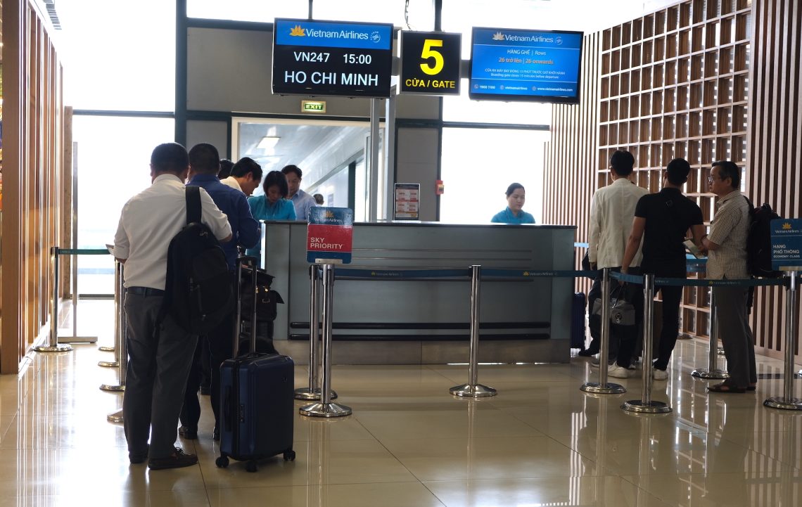 Gửi tin nhắn tự động thông báo cửa ra máy bay tại sân bay Nội Bài, Tân Sơn Nhất  - Ảnh 1.