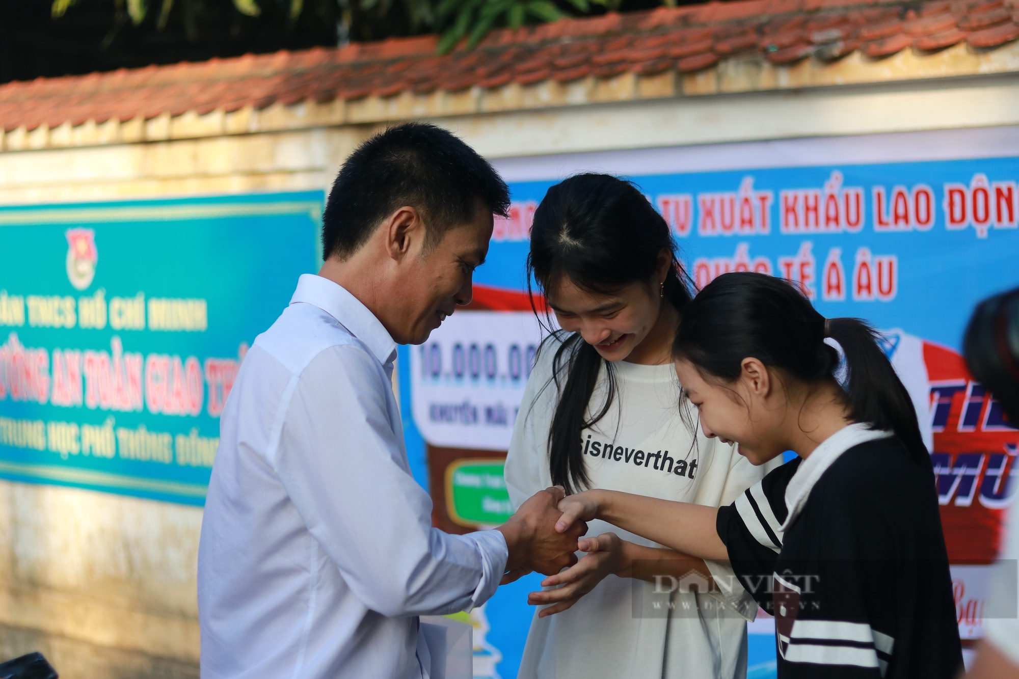 Hà Tĩnh: Trưởng thôn 46 tuổi quyết tâm dự thi THPT quốc gia để giúp đỡ bà con trong thôn phát triển kinh tế - Ảnh 6.