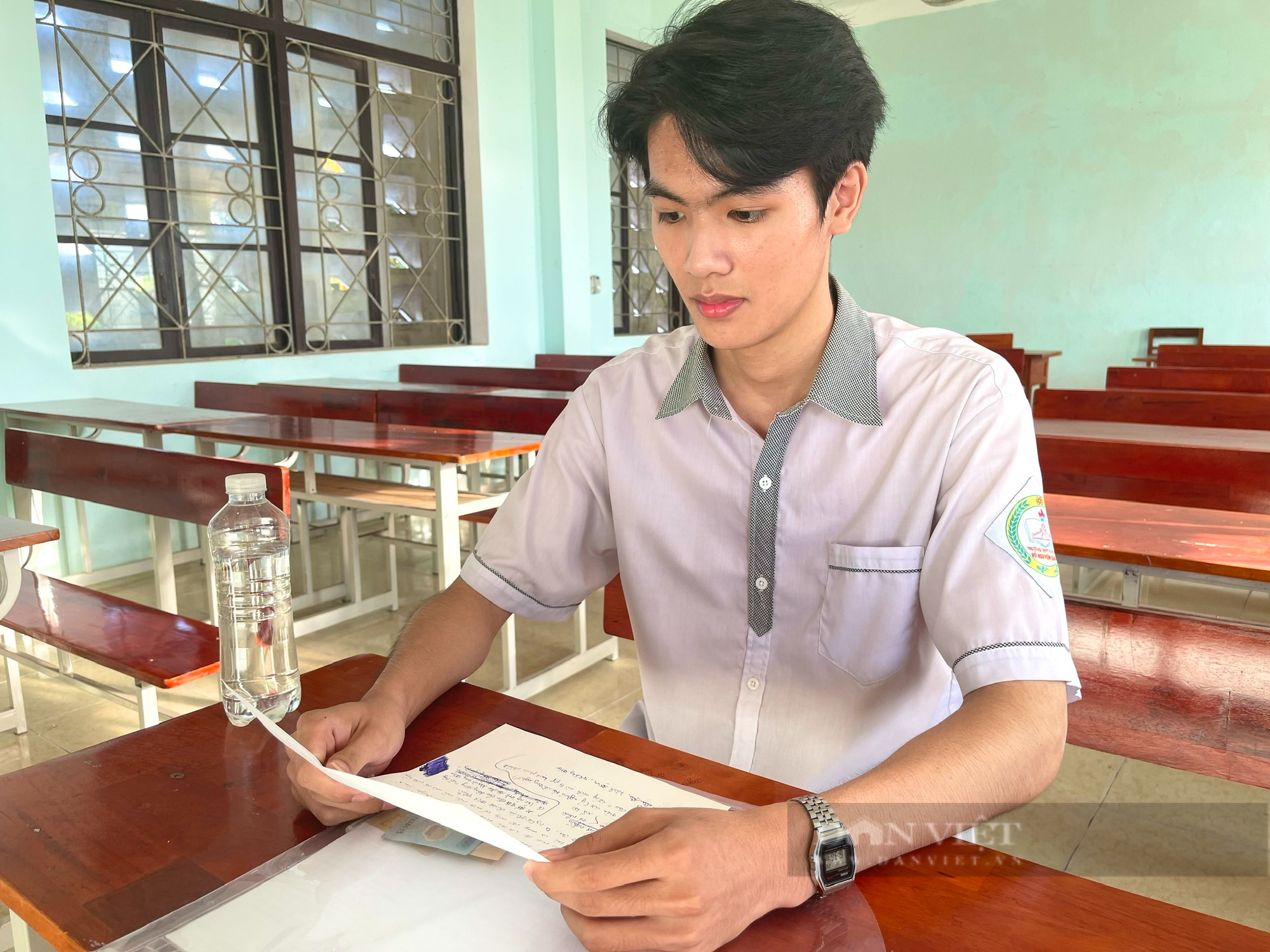 Kỳ thi tốt nghiệp THPT 2023 tại Quảng Bình: Thí sinh mặc áo lính tự tin đạt điểm cao môn Văn - Ảnh 5.