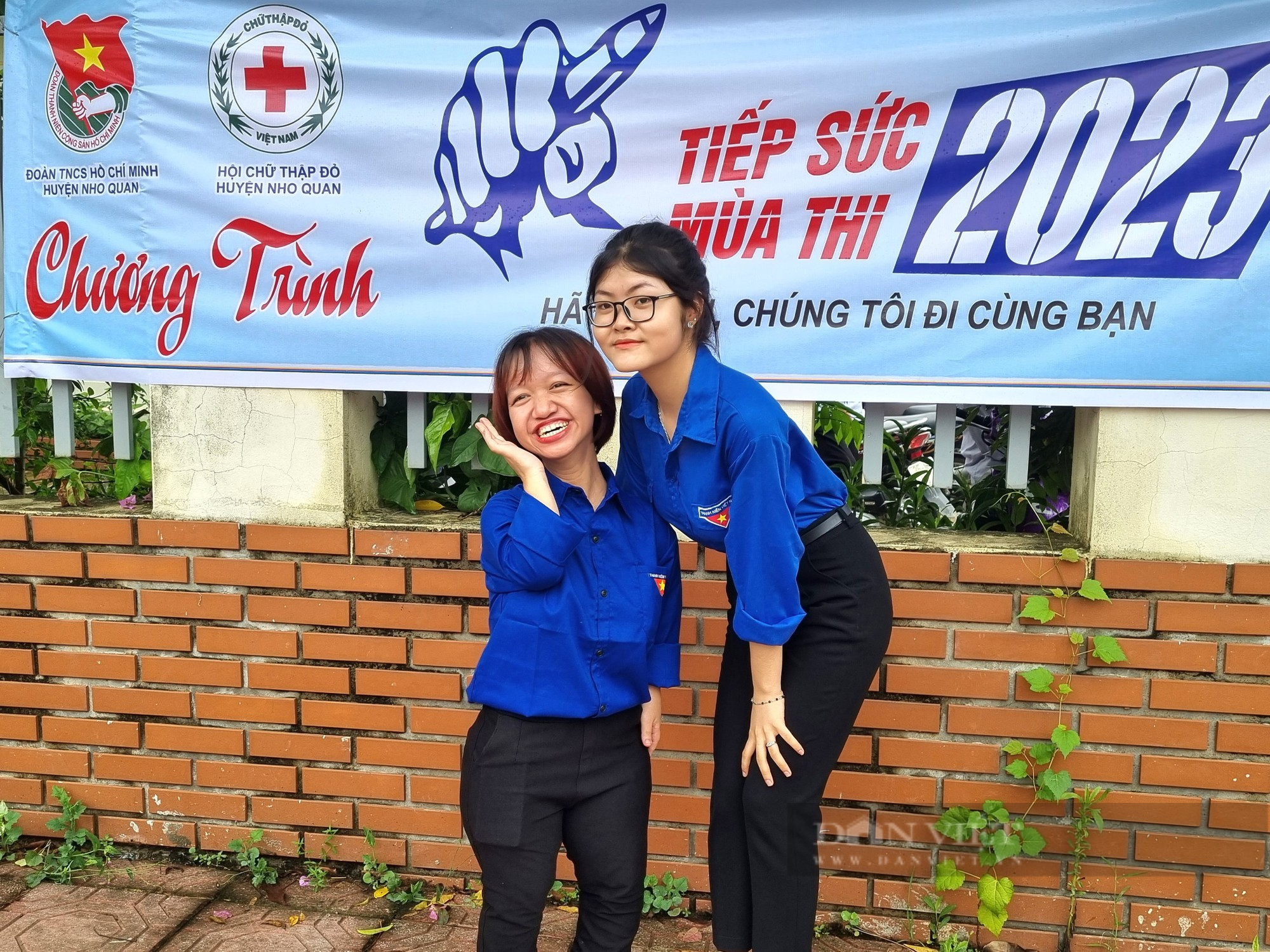 Cô gái tí hon tham gia tiếp sức mùa thi tại Ninh Binh - Ảnh 4.
