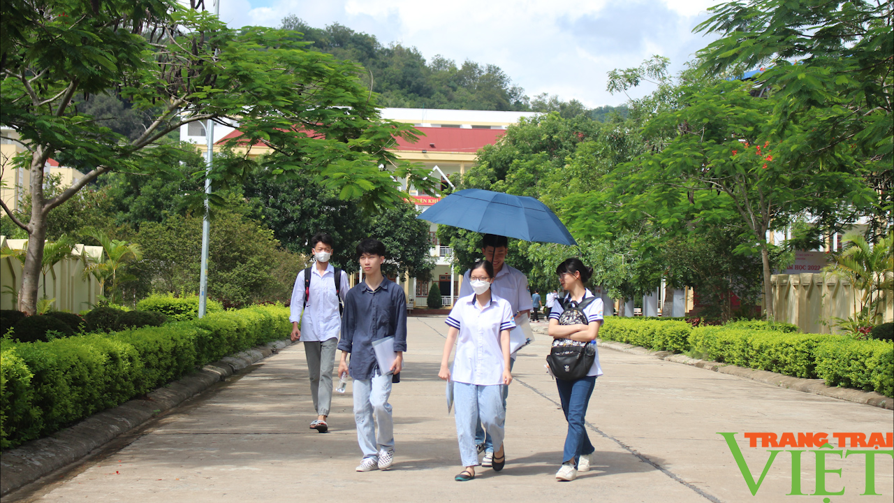 Trên 11.700 thi sinh Sơn La hoàn thành 2 ngày thi tốt nghiệp THPT - Ảnh 7.