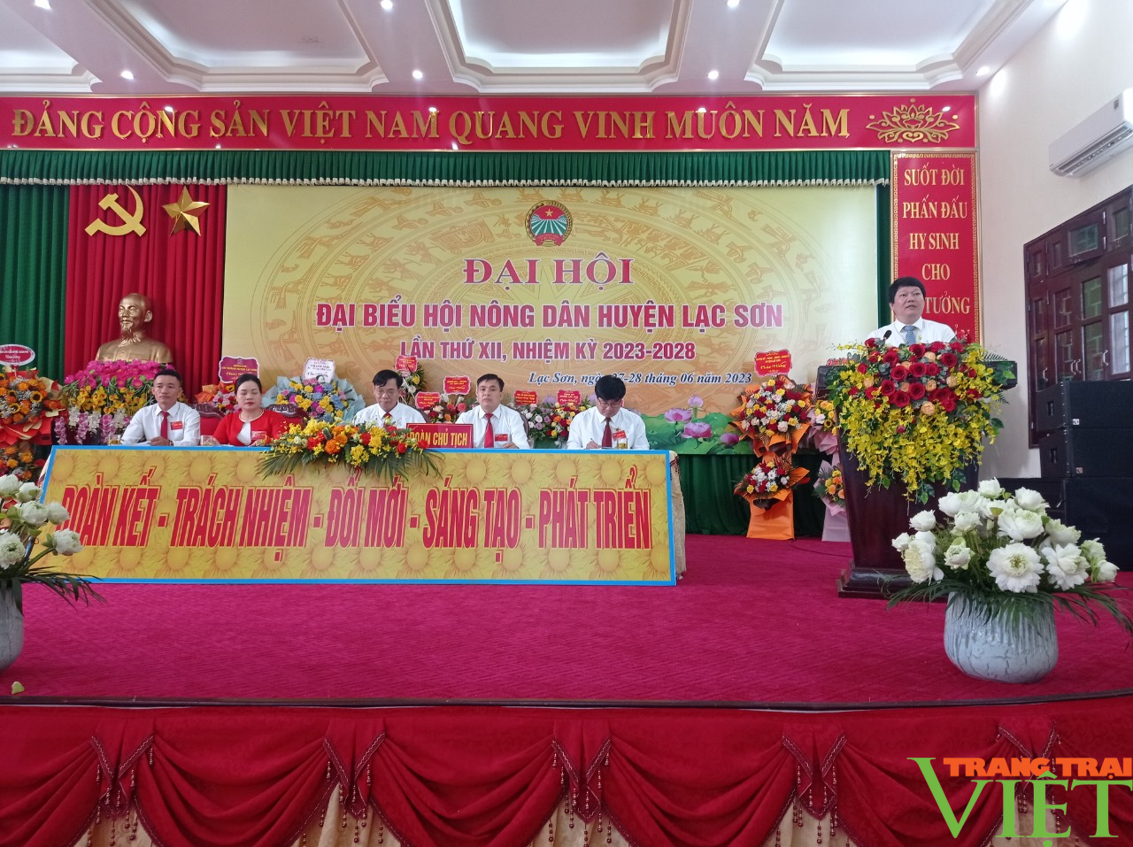 Hòa Bình: Ông Đinh Văn Toán trúng cử chức Chủ tịch Hội Nông dân huyện Lạc Sơn - Ảnh 2.