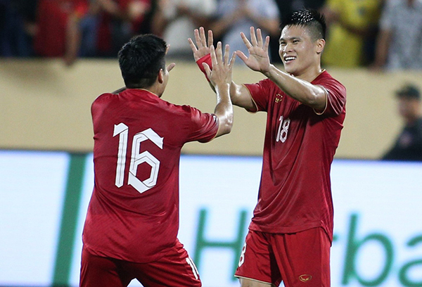 BXH FIFA mới nhất: ĐT Việt Nam lọt tốp 15 châu Á - Ảnh 1.