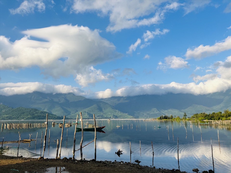 Một đầm nước lợ bên vịnh Lăng Cô ở TT-Huế, cảnh đẹp hút hồn, tha hồ chụp ảnh, quay phim - Ảnh 1.