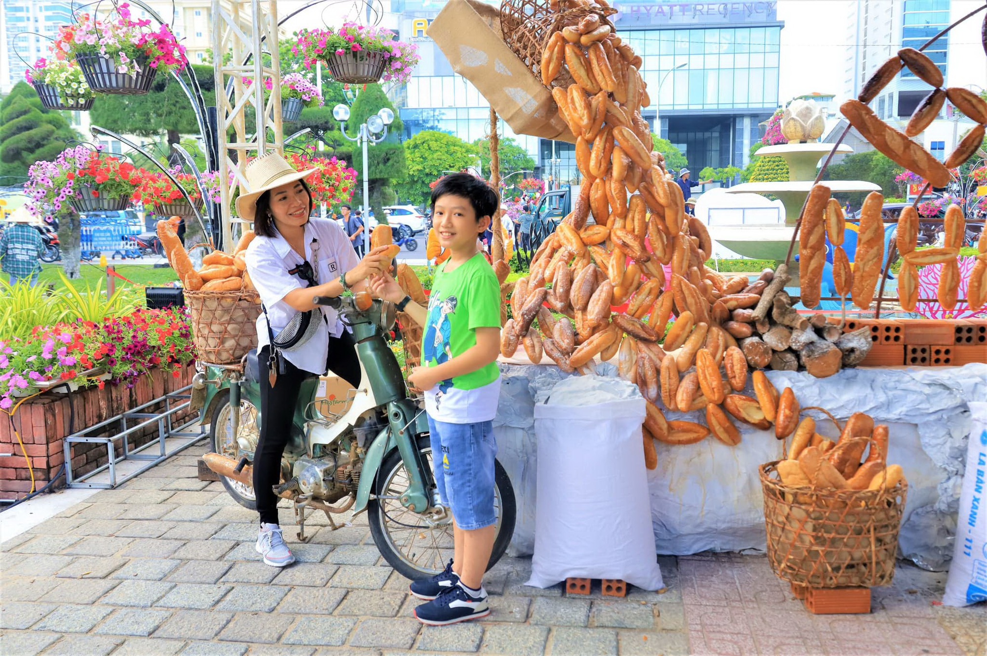 Viết tiếp câu chuyện ẩm thực Nha Trang bằng bánh mì - Ảnh 3.