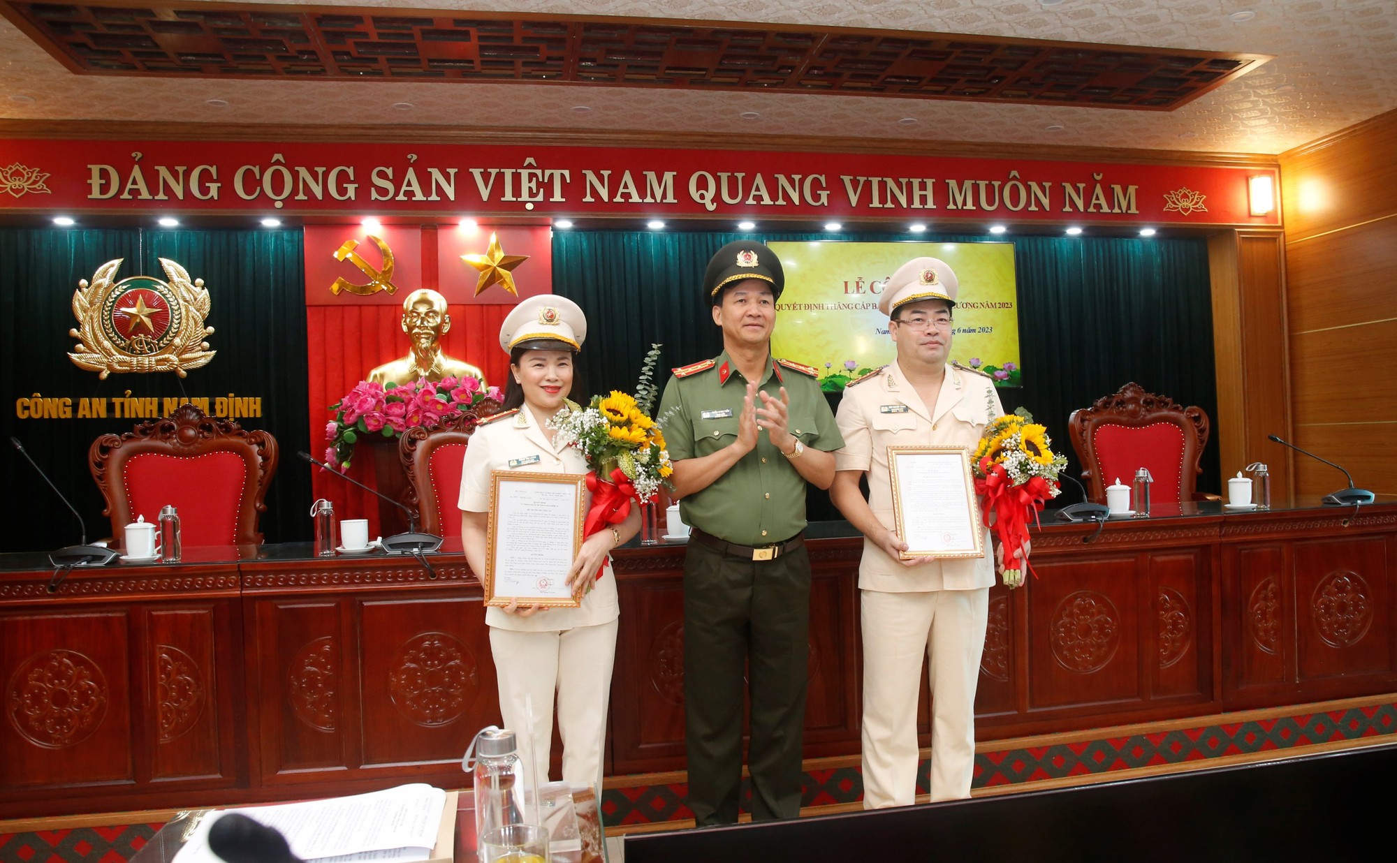 2 Phó Giám đốc Công an Nam Định được nâng lương - Ảnh 1.