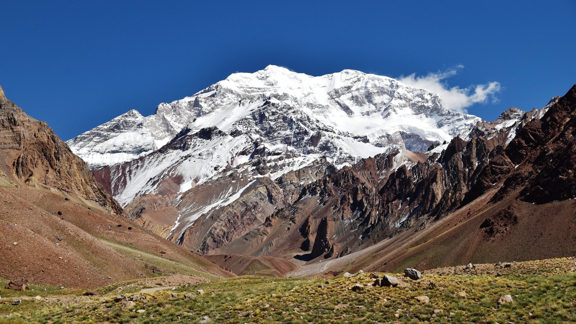 7 ngọn núi cao nhất ở từng lục địa - Ảnh 2.