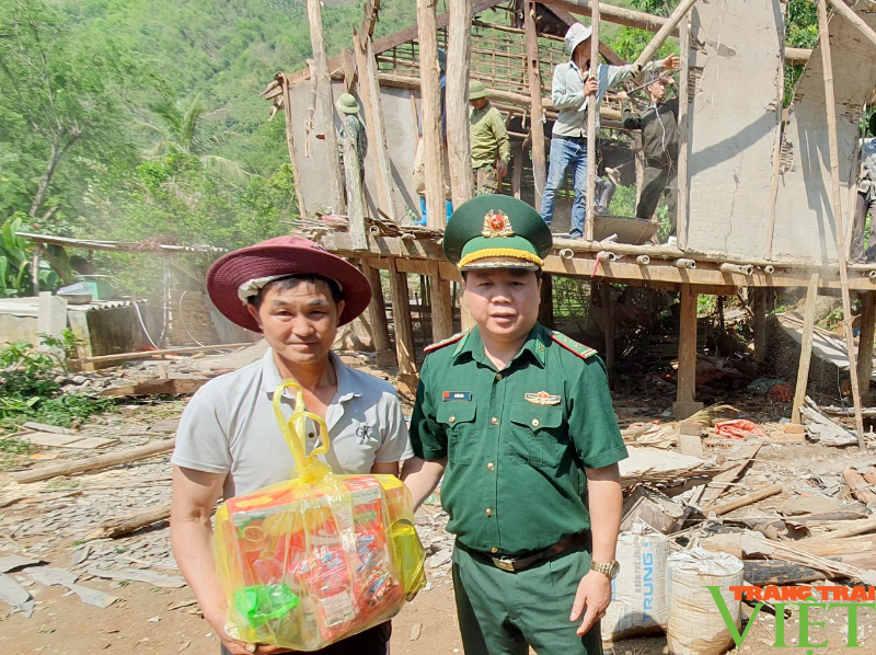 Bộ đội Biên phòng Sơn La: Trao quân hàm sĩ quan và tổ chức nhiều hoạt động vùng biên - Ảnh 4.