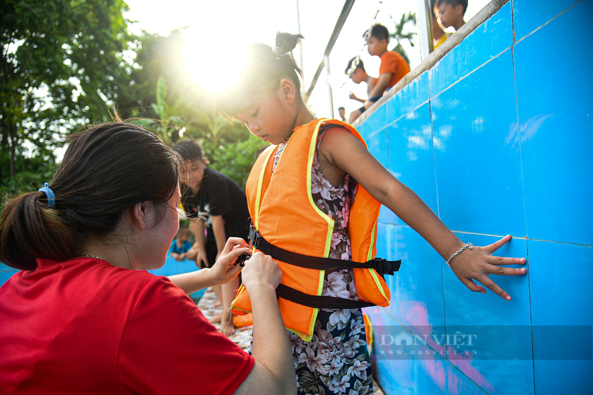 Biến ao làng thành bể bơi miễn phí, trẻ em thích thú tắm giải nhiệt ngày nắng nóng - Ảnh 11.