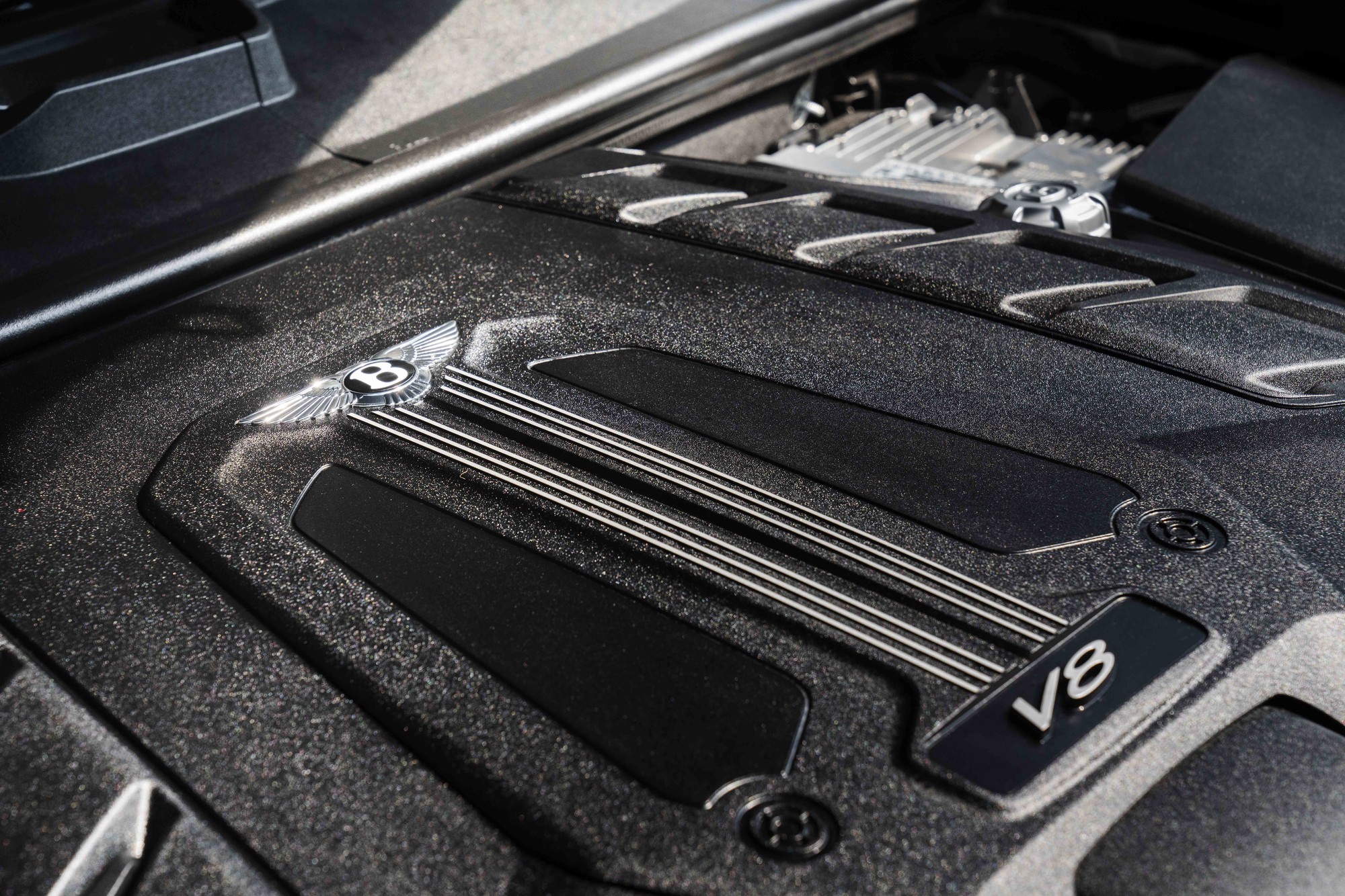 Ngắm Bentley Bentayga EWB Azure siêu sang vừa ra mắt - Ảnh 2.