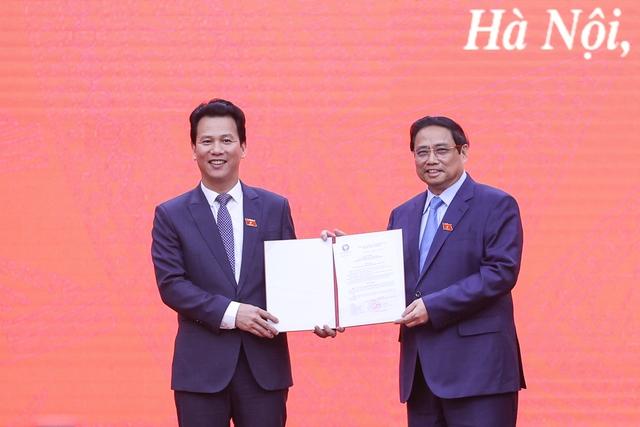 Thủ tướng chào mừng tân Bộ trưởng Đặng Quốc Khánh lần đầu tiên họp Chính phủ - Ảnh 1.