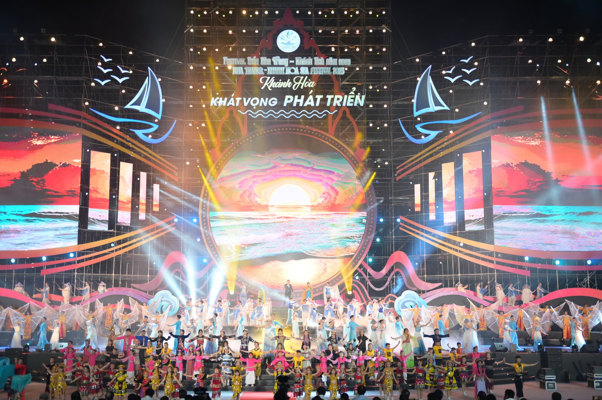 Đặc sắc Festival Biển Nha Trang- Khánh Hòa 2023 - Ảnh 1.