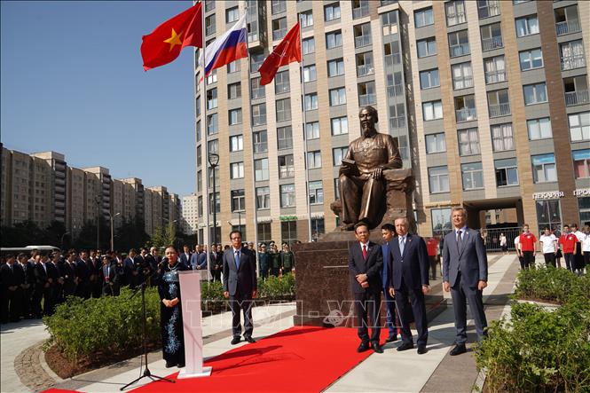 Khánh thành tượng đài Chủ tịch Hồ Chí Minh tại St. Petersburg (Nga) - Ảnh 1.