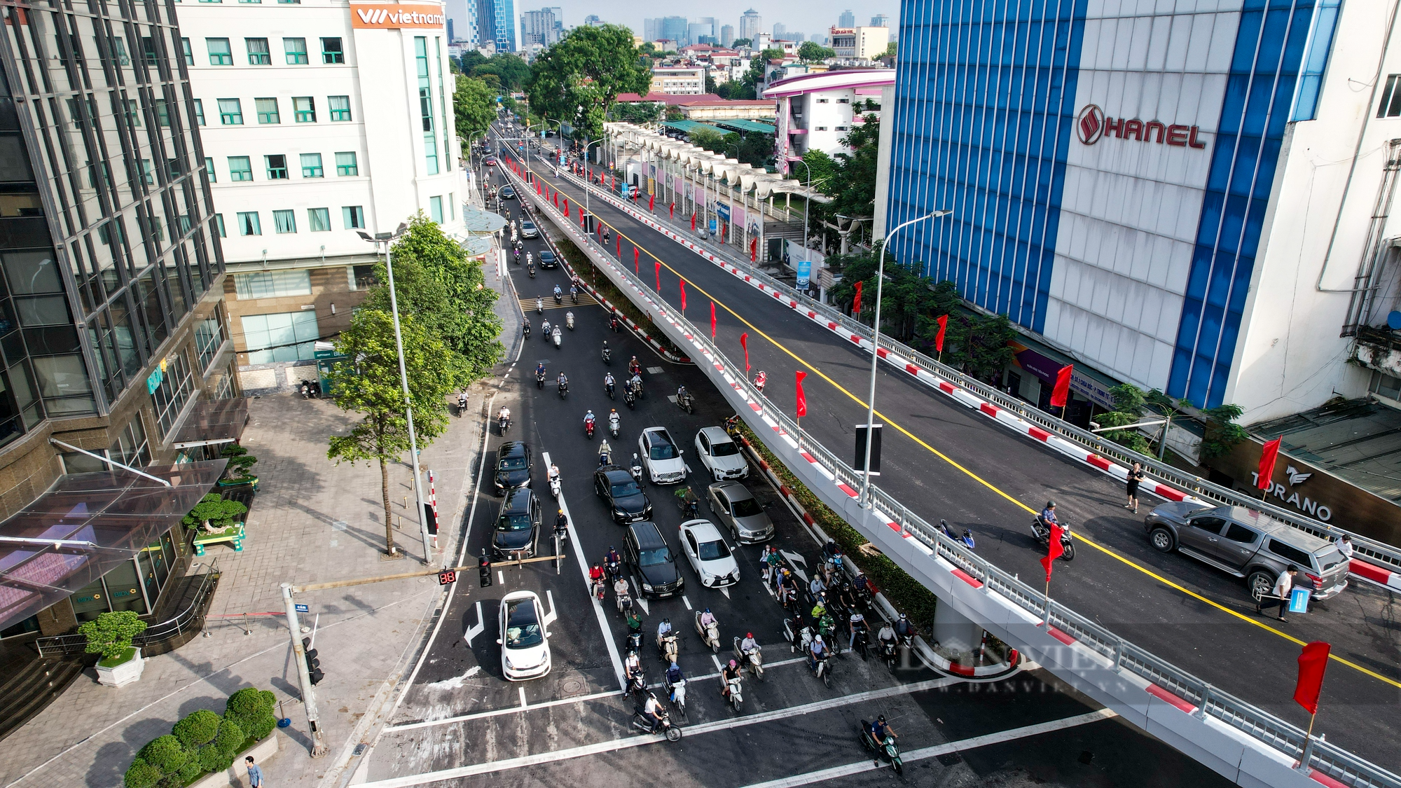 Cầu vượt chữ C gần 150 tỷ đồng tại Hà Nội chính thức thông xe - Ảnh 4.