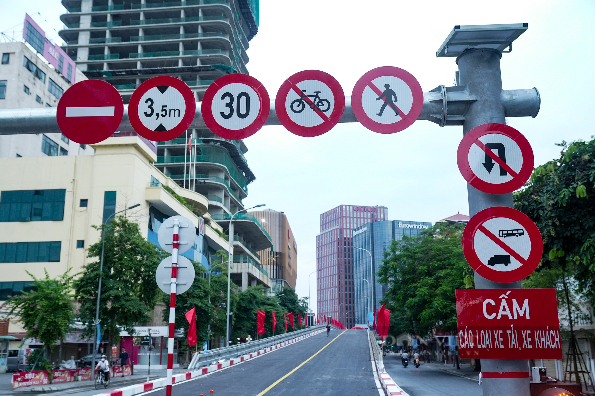 Cầu vượt chữ C gần 150 tỷ đồng tại Hà Nội chính thức thông xe - Ảnh 8.
