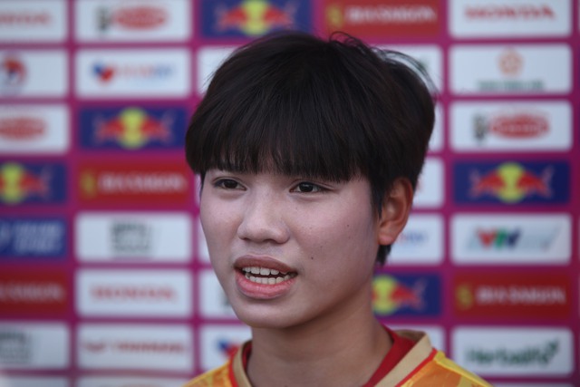 Tiền đạo trẻ ĐT nữ Việt Nam nuối tiếc khi không thể ghi bàn vào lưới ĐT Đức? - Ảnh 1.