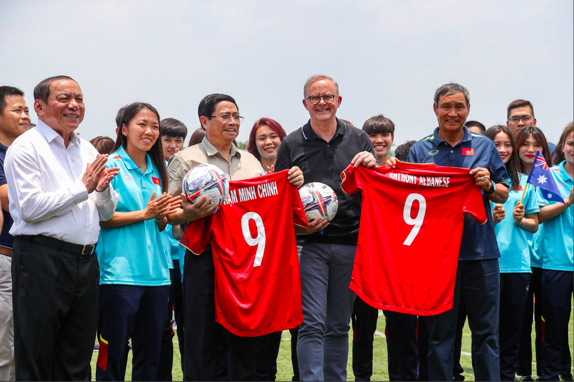 Thủ tướng Phạm Minh Chính và Thủ tướng Australia gặp gỡ các nữ cầu thủ - Ảnh 1.