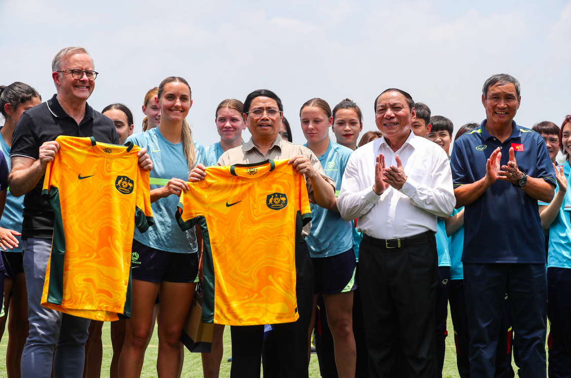 Thủ tướng Phạm Minh Chính và Thủ tướng Australia gặp gỡ các nữ cầu thủ - Ảnh 2.