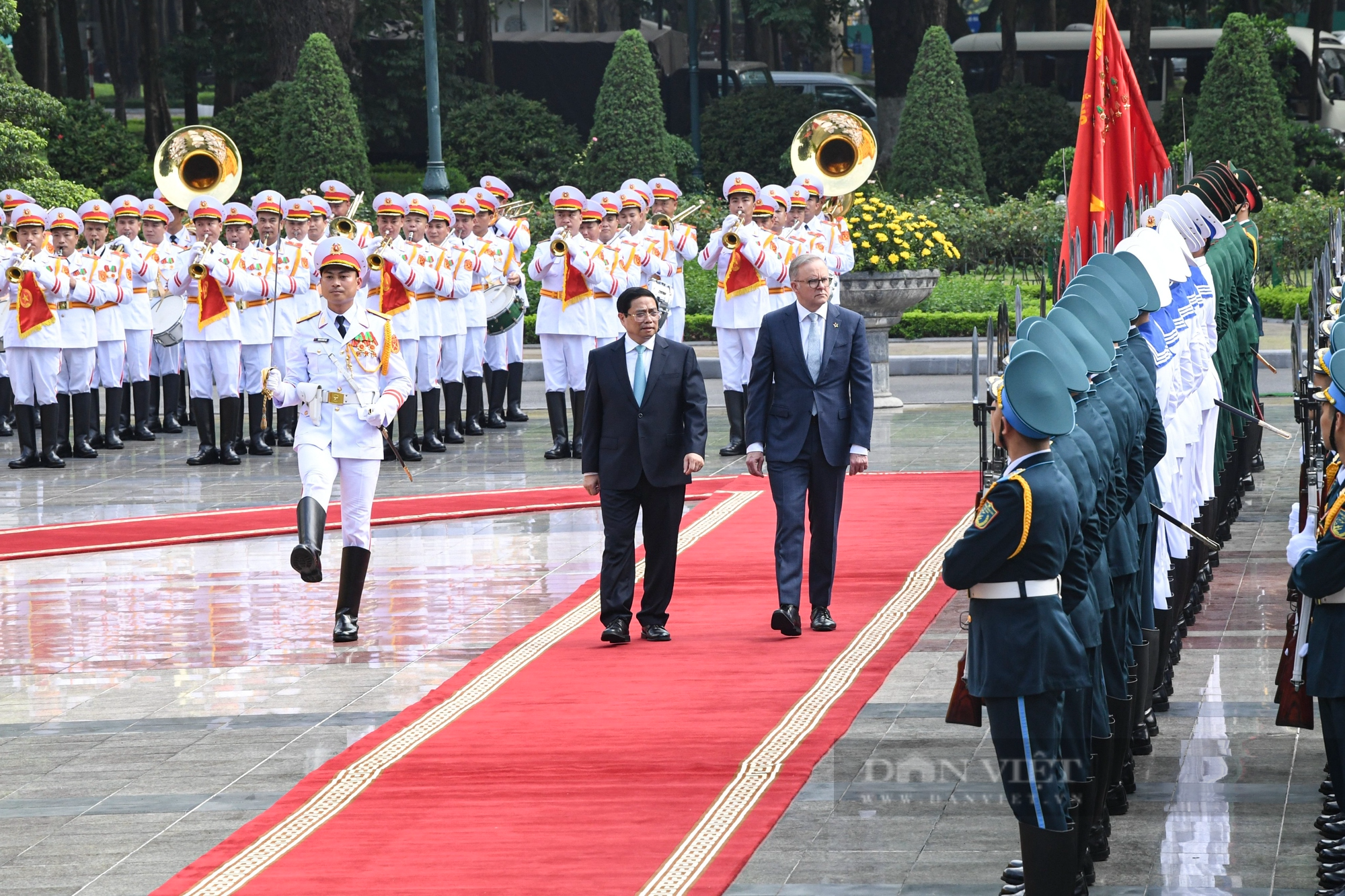 Hình ảnh Thủ tướng Phạm Minh Chính chủ trì lễ đón Thủ tướng Australia tại Hà Nội - Ảnh 1.