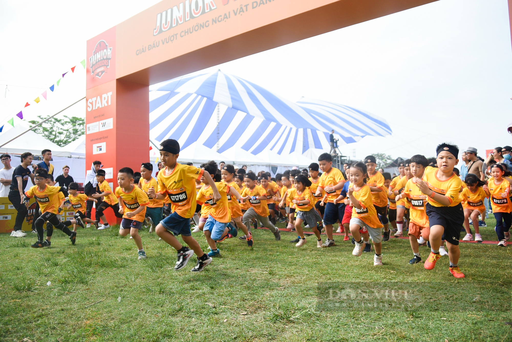 Hơn 1.500 runner nhí tham gia giải đấu vượt chướng ngại vật được tổ chức tại Hà Nội - Ảnh 1.