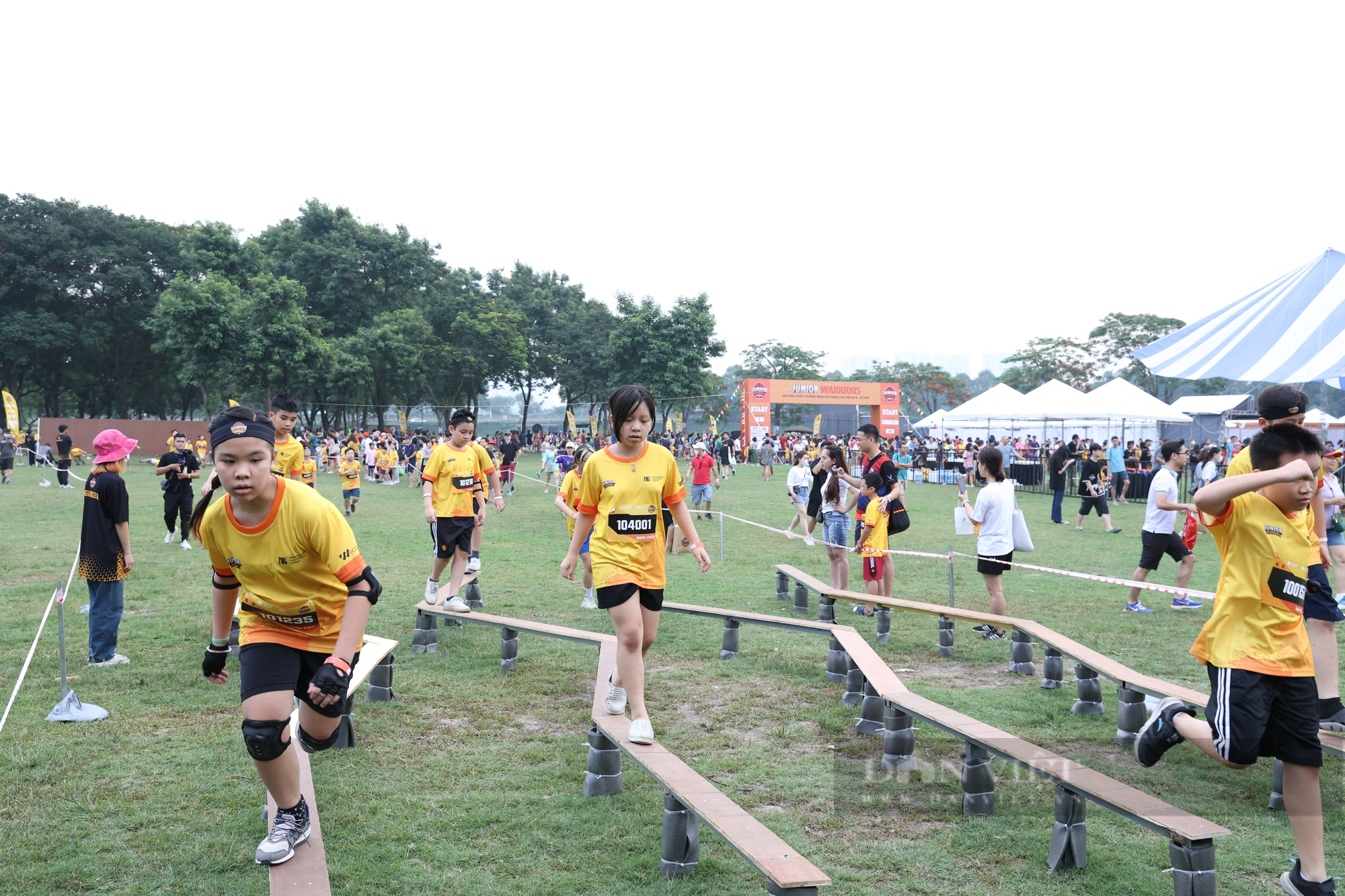 Hơn 1.500 runner nhí tham gia giải đấu vượt chướng ngại vật được tổ chức tại Hà Nội - Ảnh 2.