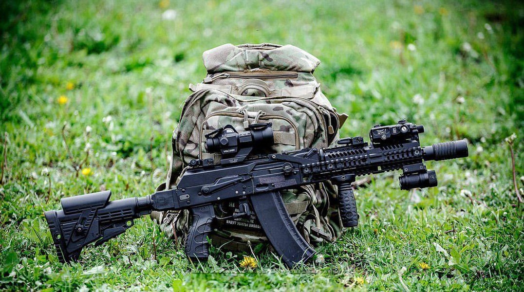 Cận cảnh khẩu AK đặc biệt dành cho đặc nhiệm Nga với thiết kế khác lạ - Ảnh 12.