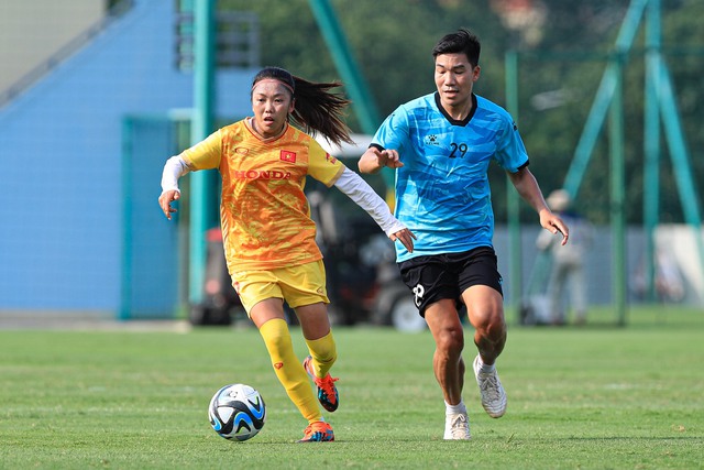 Huỳnh Như bay gấp sang Bồ Đào Nha, giải quyết tương lai với Lank FC - Ảnh 2.