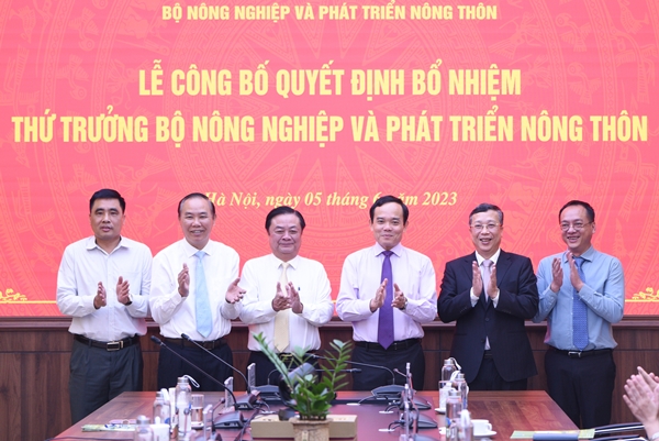 Phó Thủ tướng Trần Lưu Quang trao quyết định bổ nhiệm Thứ trưởng Bộ NNPTNT Hoàng Trung - Ảnh 2.