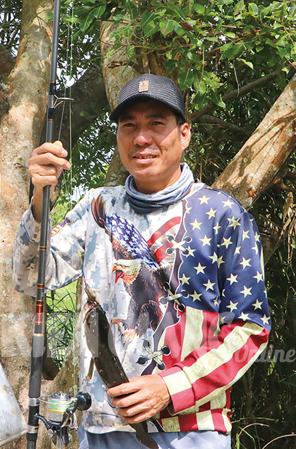 Vô rừng U Minh Thượng ở Kiên Giang đi câu cá lóc, cá rô đồng bằng một thứ mồi ai thấy cũng bất ngờ - Ảnh 1.