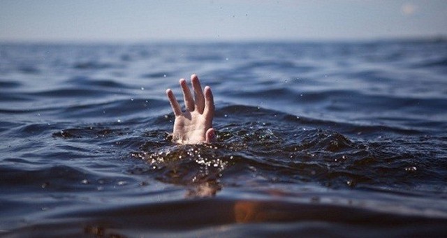 Nhóm du khách bị đuối nước khi tắm biển tại Quan Lạn, 1 người tử vong - Ảnh 1.