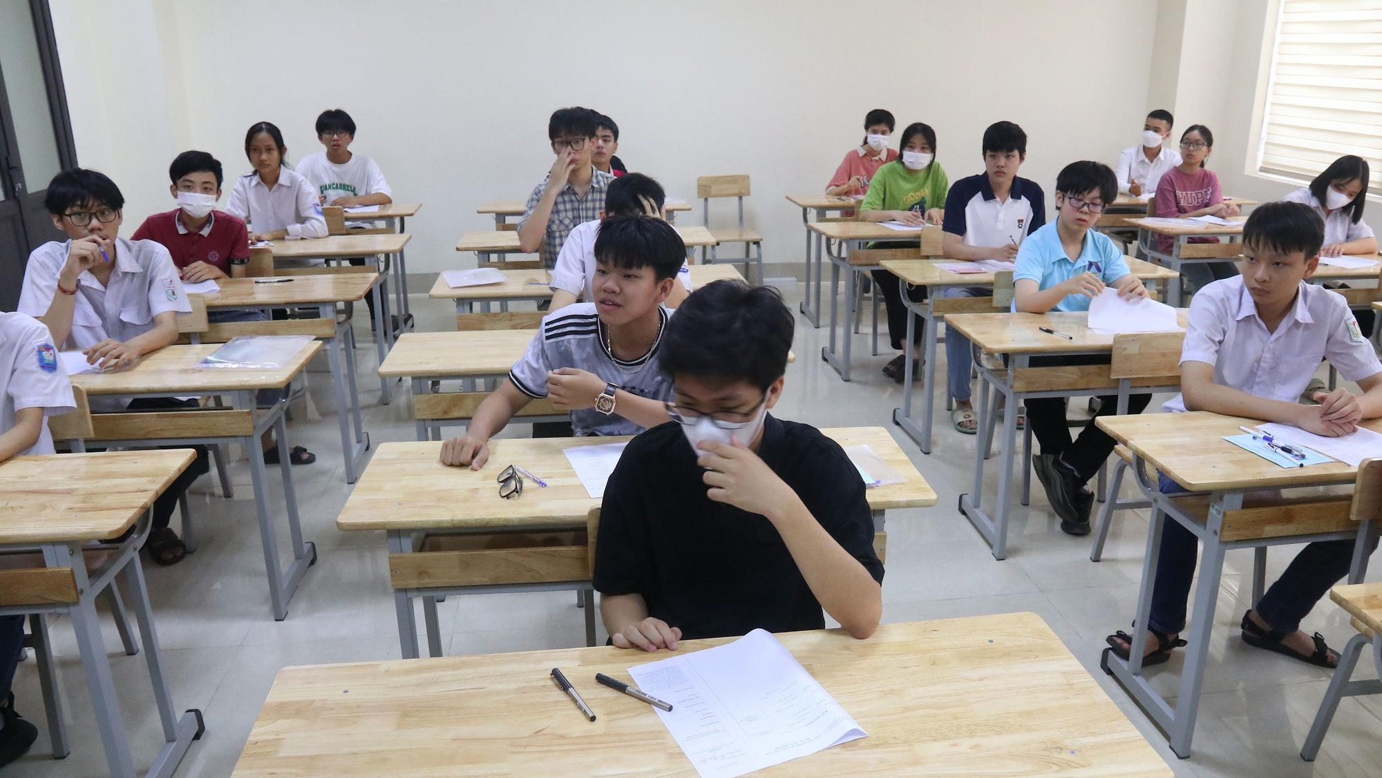 Sáng nay thời tiết mát mẻ, hơn 15.000 thí sinh ở Phú Thọ thi tuyển sinh vào lớp 10 - Ảnh 3.