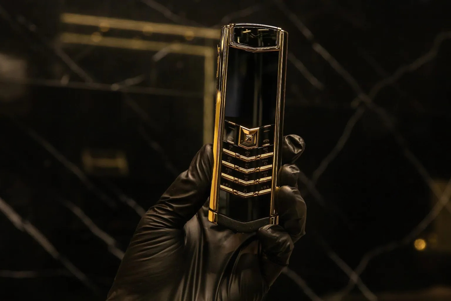 Vertu mới Signature RED GOLD ULTIMATE BLACK 2016