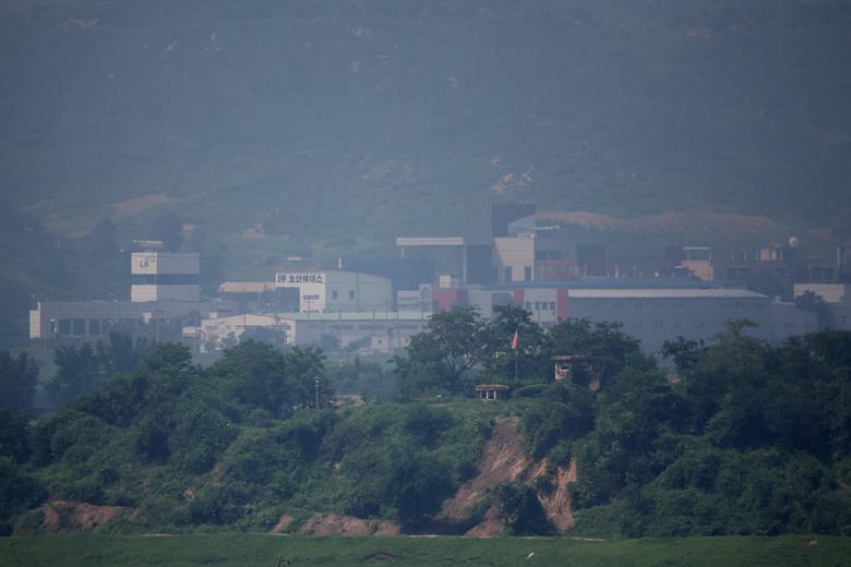Cuộc sống thanh bình của làng quê Triều Tiên nhìn từ bên kia biên giới - Ảnh 4.
