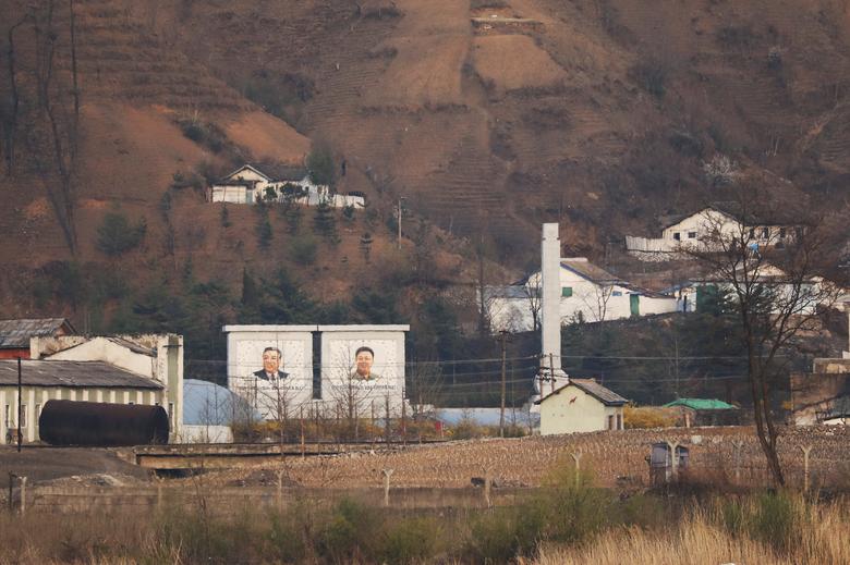 Cuộc sống thanh bình của làng quê Triều Tiên nhìn từ bên kia biên giới - Ảnh 5.