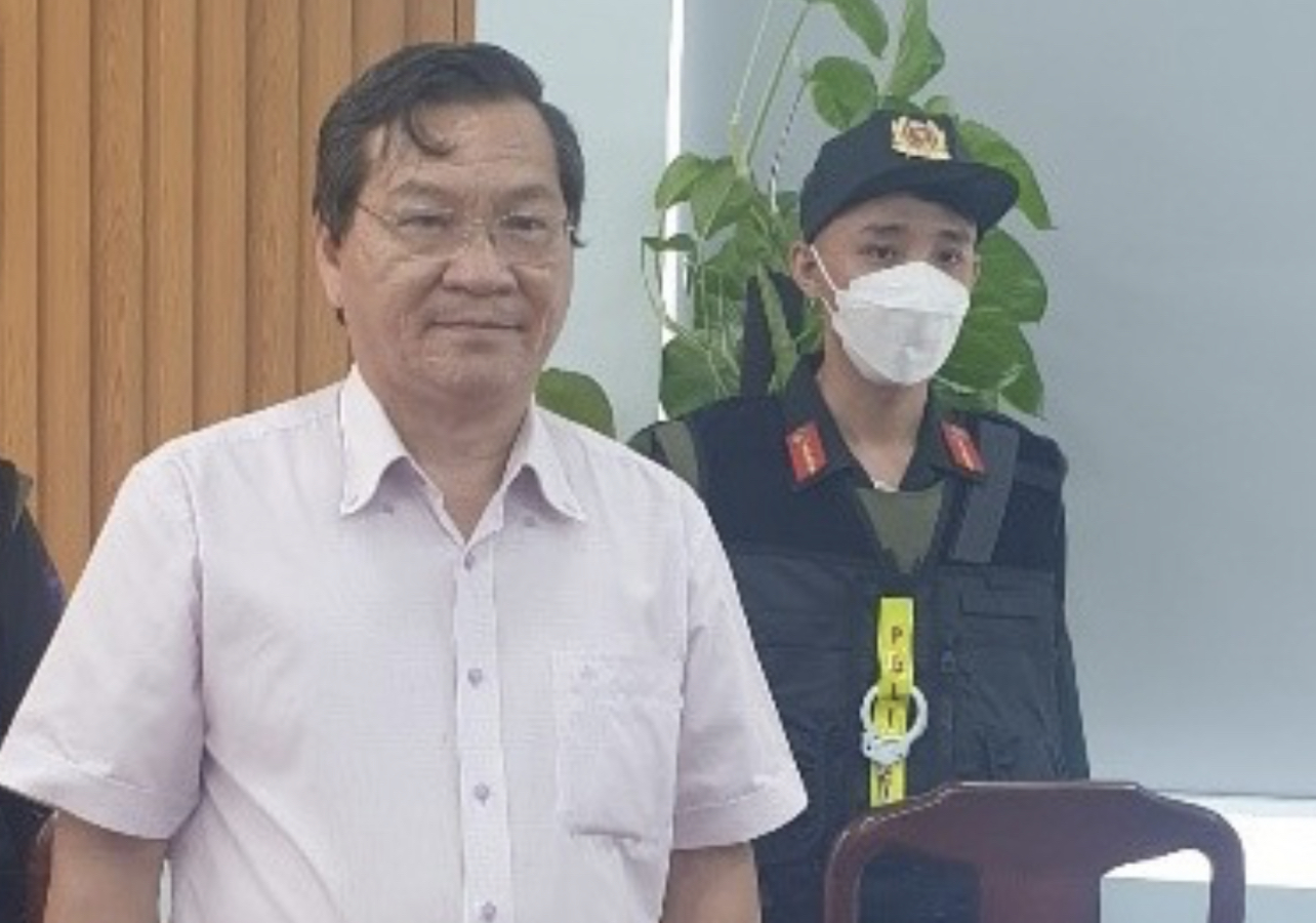 Cựu Hiệu trưởng và cựu Trưởng phòng Tài chính - Kế hoạch Trường ĐH Đồng Nai bị bắt - Ảnh 1.
