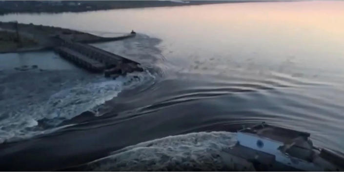Nhà máy thủy điện Kakhovka bị phá huỷ: Thảm hoạ tồi tệ đã ập đến
