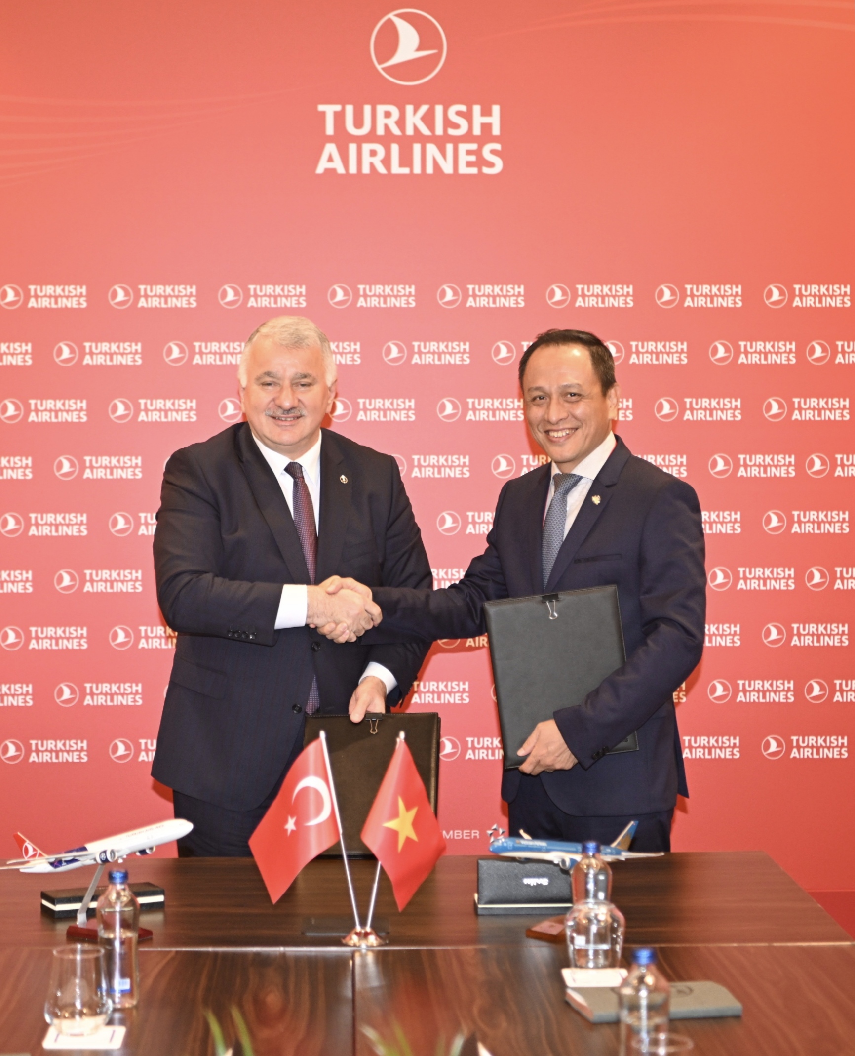 Vietnam Airlines &quot;bắt tay&quot; với hãng hàng không Quốc gia Thổ Nhĩ Kỳ - Turkish Airlines để làm gì? - Ảnh 1.