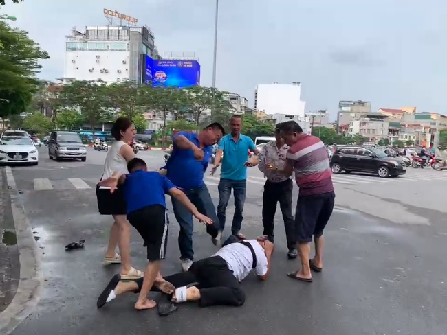 Chủ tịch Hà Nội chỉ đạo điều tra vụ phóng viên Đài truyền hình Hà Nội bị đánh - Ảnh 3.