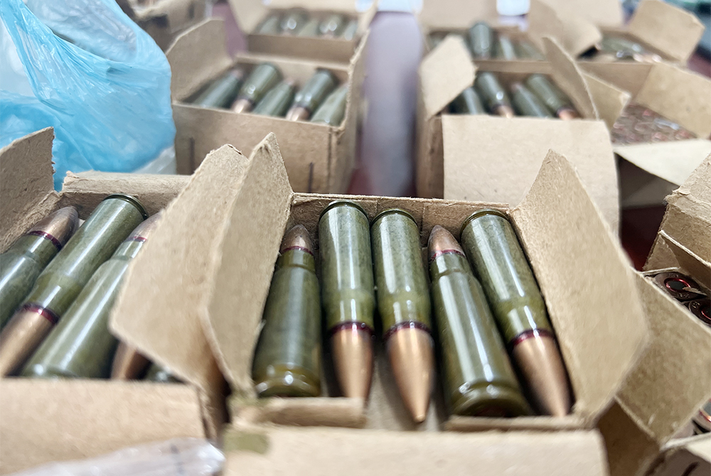 Vận động người dân giao nộp 237 viên đạn các loại - Ảnh 2.