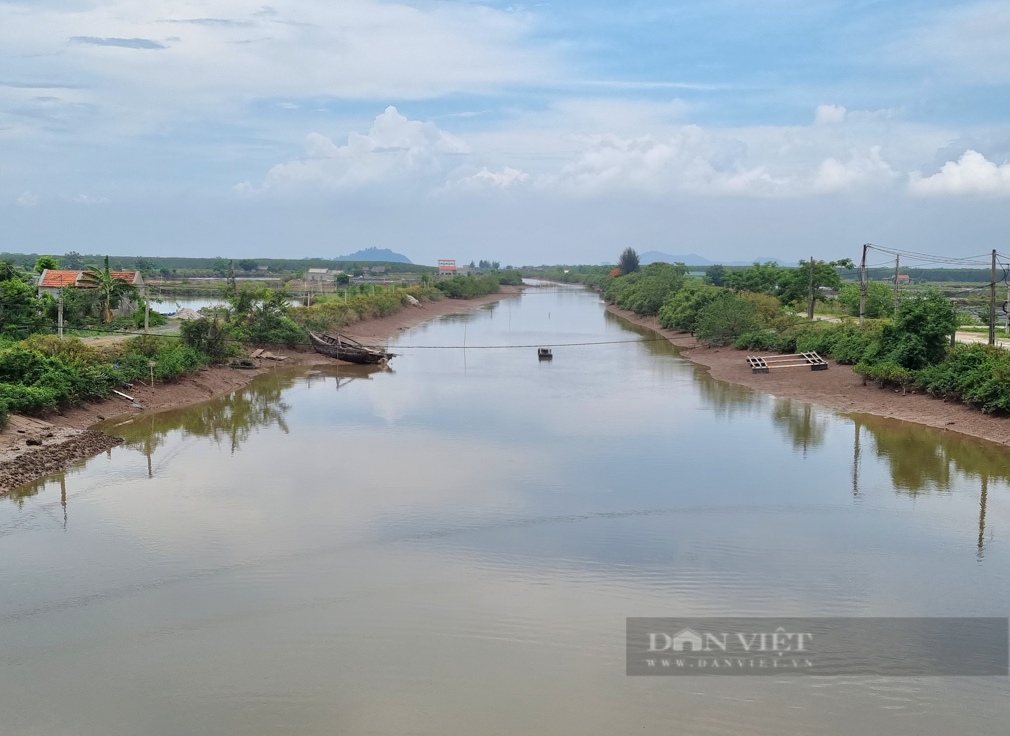 Nguy hiểm nghề lặn bắt con vẹm đen kiếm tiền triệu mỗi ngày ở Ninh Bình - Ảnh 10.