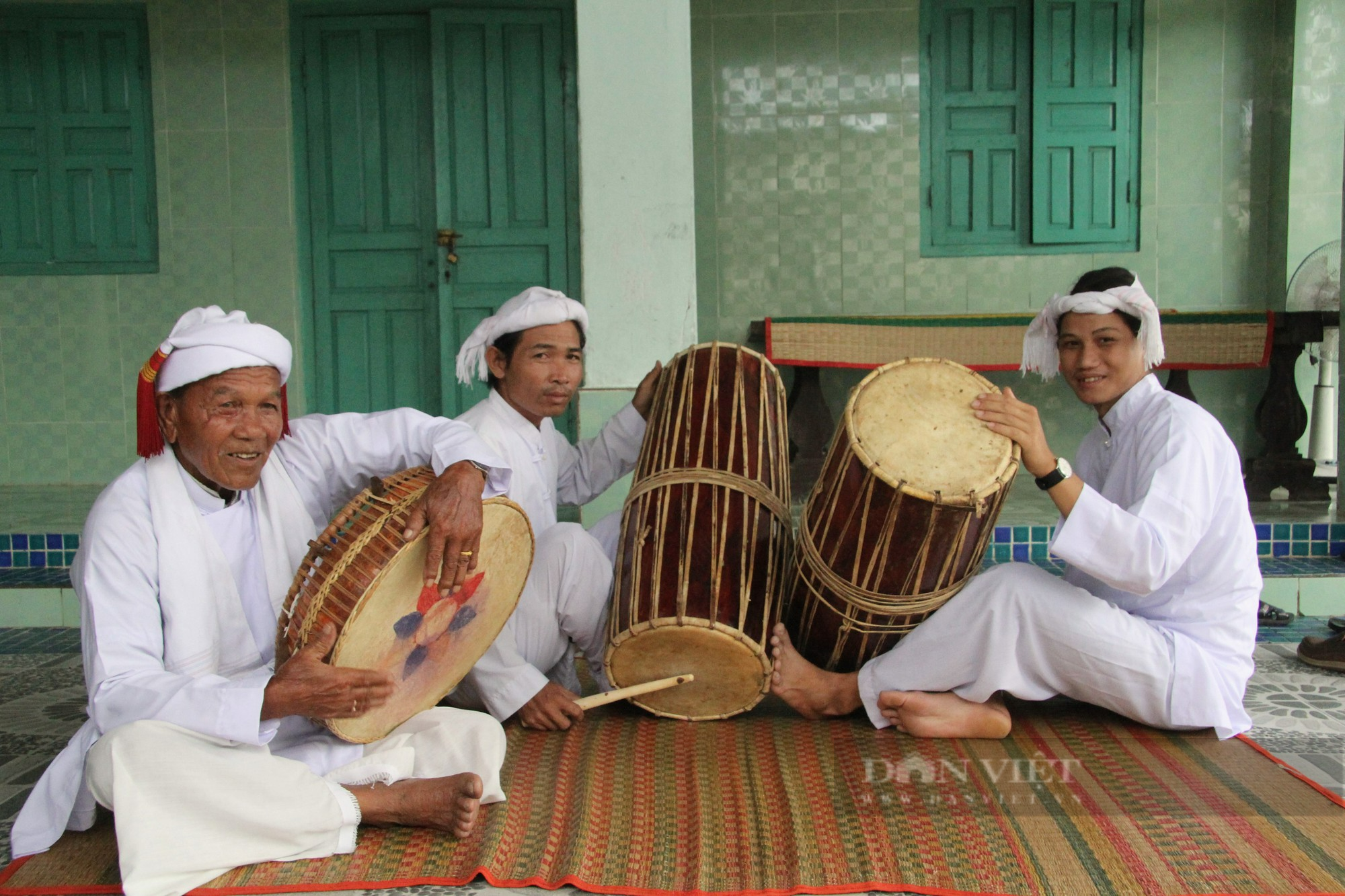 Bộ ba nhạc cụ ví như 3 phần của cơ thể con người không thể thiếu trong các lễ hội của người Chăm Ninh Thuận - Ảnh 1.