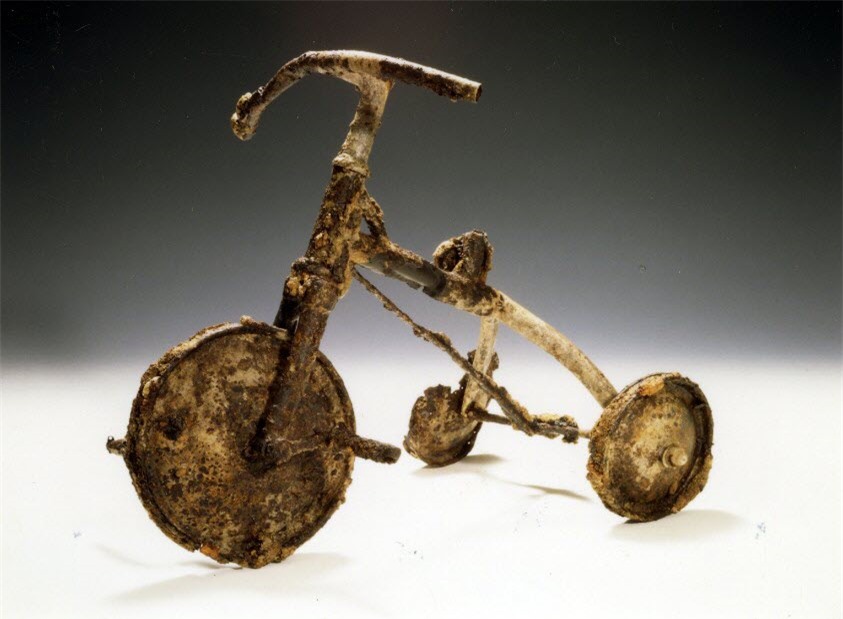 Chiếc xe đạp ba bánh của Shin và câu chuyện về sự khốc liệt thời chiến - Ảnh 1.