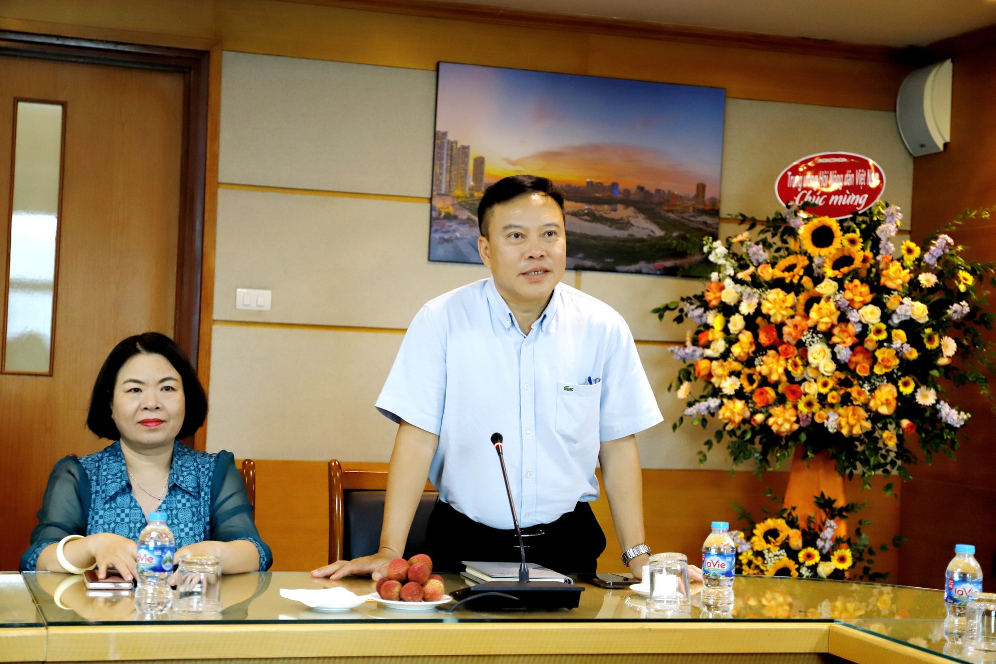Phó Chủ tịch BCH Trung ương Hội NDVN Bùi Thị Thơm chúc mừng 13 năm ra mắt Báo điện tử Dân Việt - Ảnh 4.