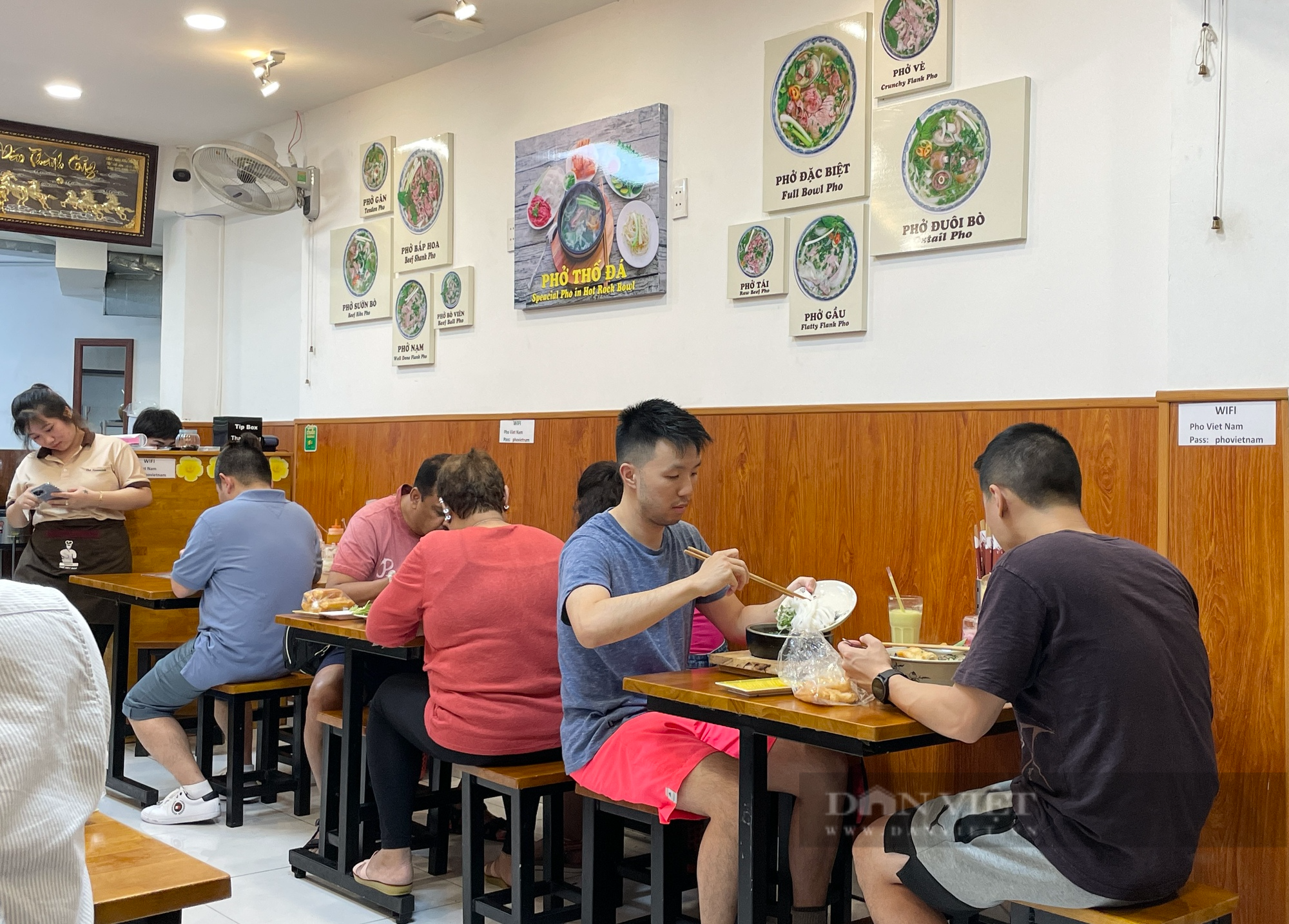 Nhiều quán ăn Sài Gòn được Michelin công bố tấp nập khách kéo tới, tăng cường bán giao mang đi - Ảnh 3.